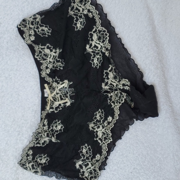 Two black panty set 1 thong and 1 with lace details - Picture 3 of 10